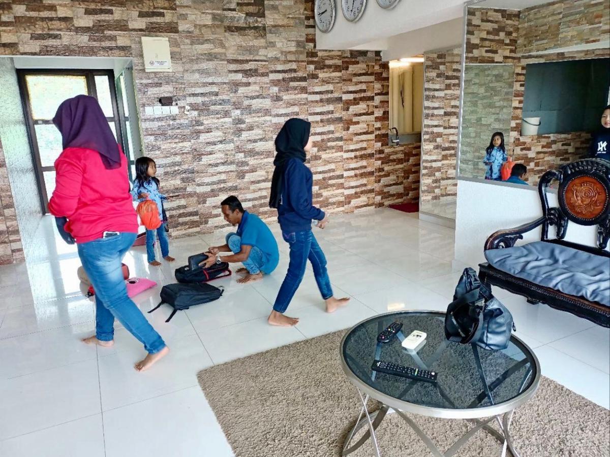 Airbnb At Sri Sayang Apartment *